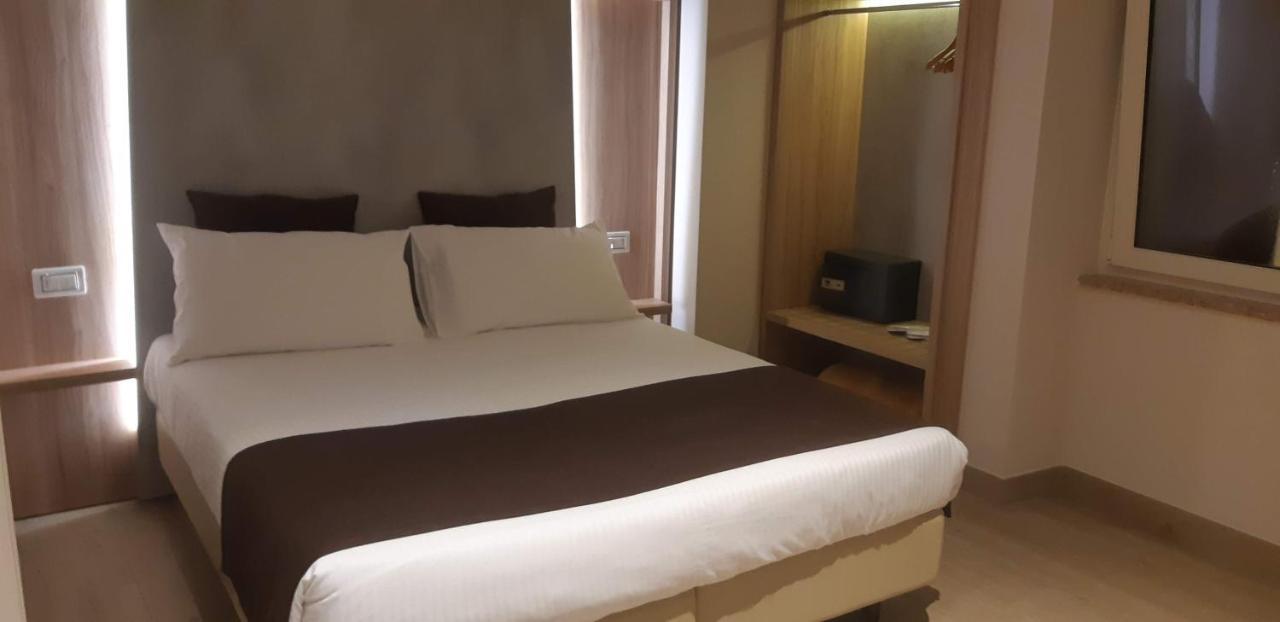 Hotel Danieli La Castellana Lago Di Garda Brenzone sul Garda Buitenkant foto