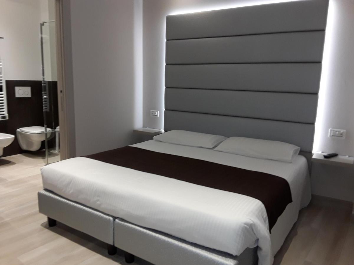 Hotel Danieli La Castellana Lago Di Garda Brenzone sul Garda Buitenkant foto