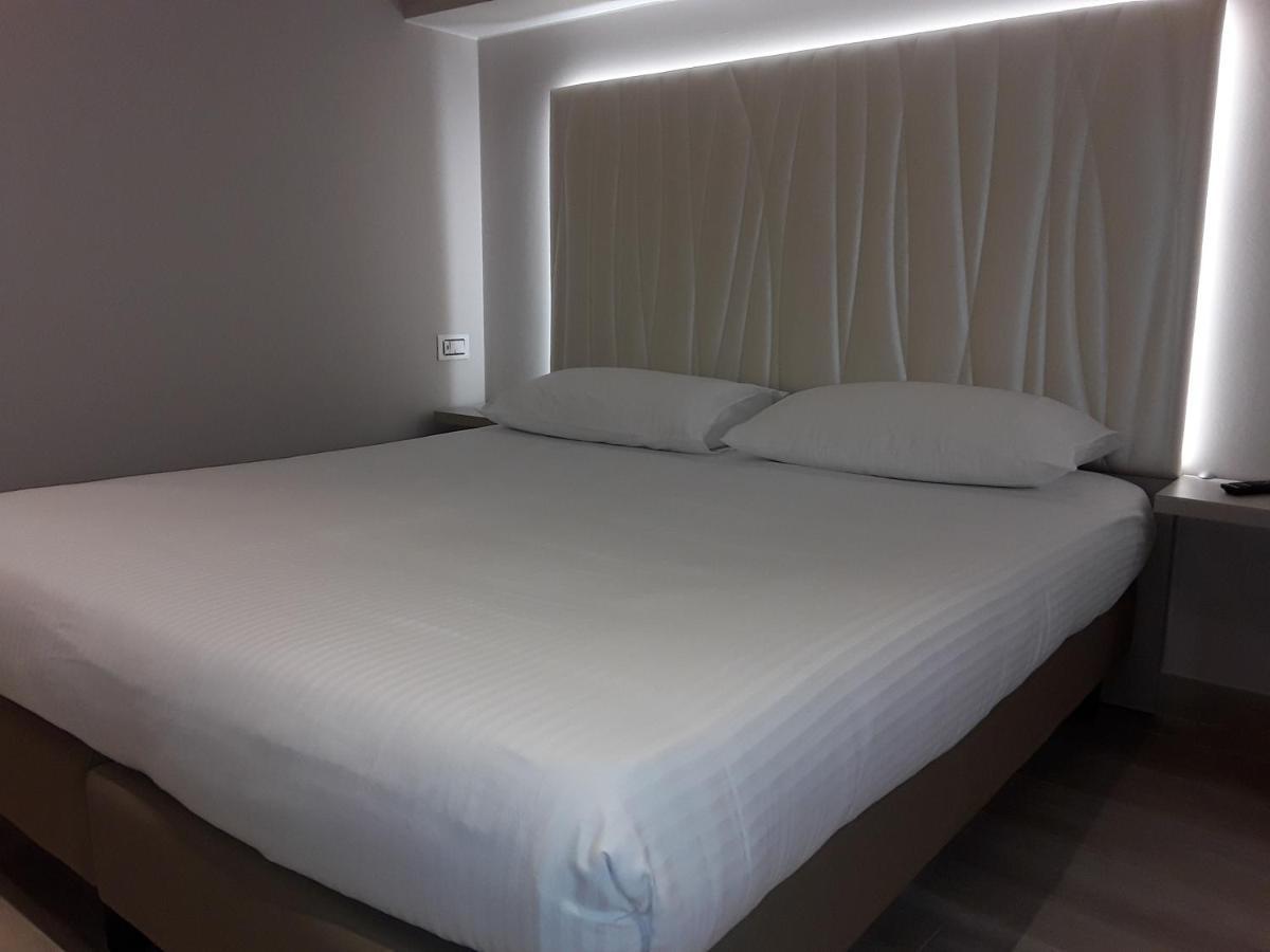 Hotel Danieli La Castellana Lago Di Garda Brenzone sul Garda Buitenkant foto